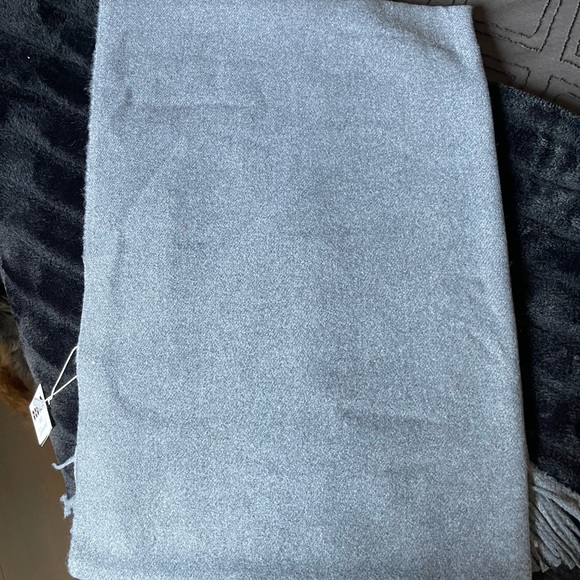 Cashmere touch scarf- super soft - brand new in bag - Picture 3 of 4